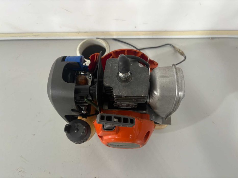 Двигател за тример Husqwarna 122cc