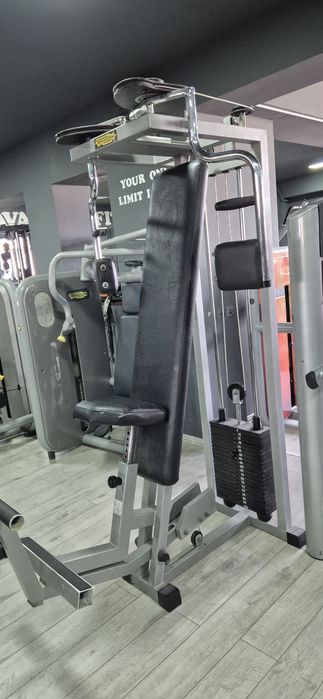 Technogym Pec Deck Profesional – Fluturări Piept cu Stivă 100 kg