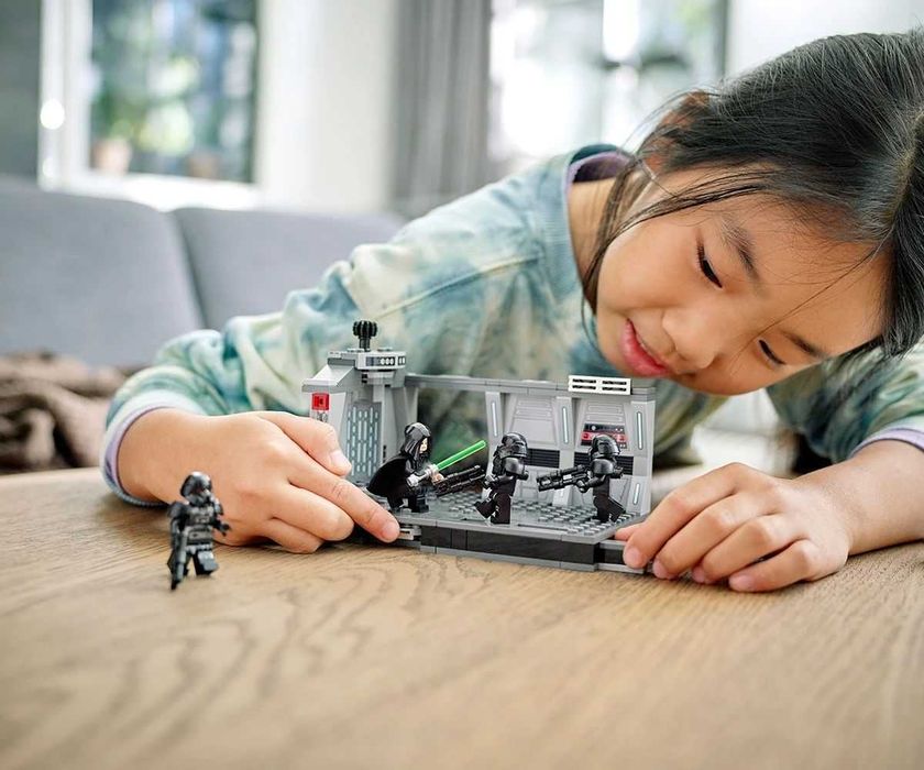 НОВО LEGO Star Wars 75324 - Нападение на Dark Trooper