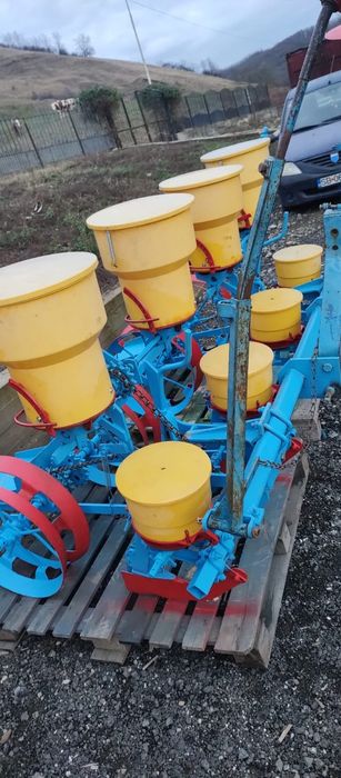 Semanatoare pe 4 rânduri cu fertilzare