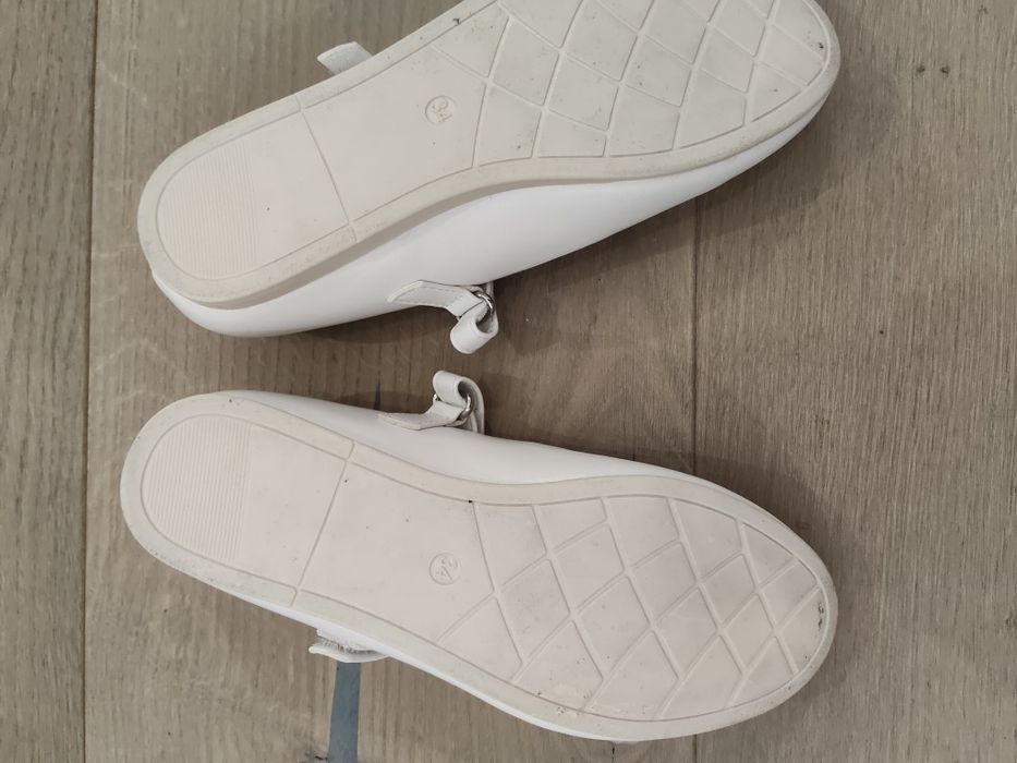 Pantofi albi mărimea 34