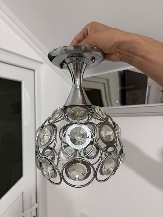 Lustre de vanzare