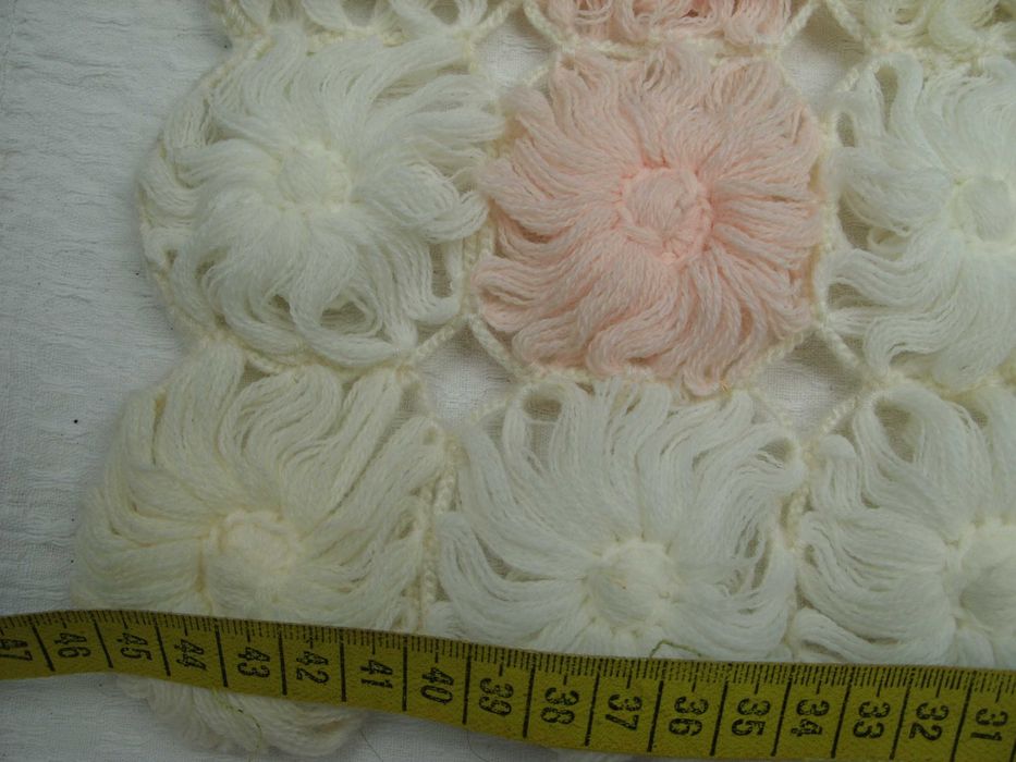 Каре и дантела на една кука