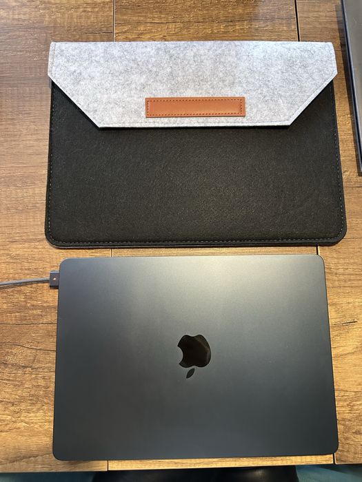 MacBook Air 13" (2024, M3, 16GB, 512GB SSD) + ПОДАРЪК ЧАНТА ЗА ЛАПТОП