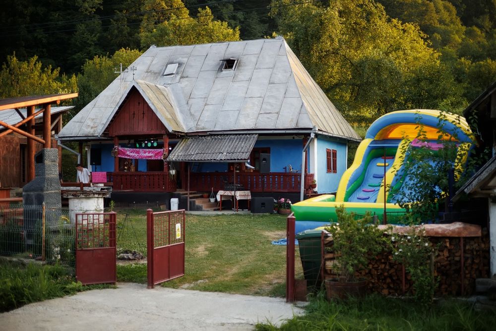 Cabana de Inchiriat cu Ciubar si Sauna!