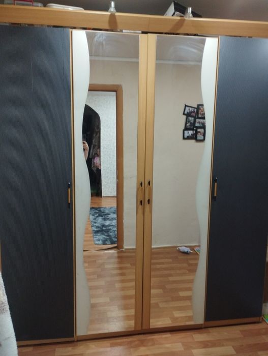 Продадим спальный гарнитур.
