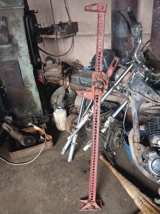 Домкрат для грузовиков