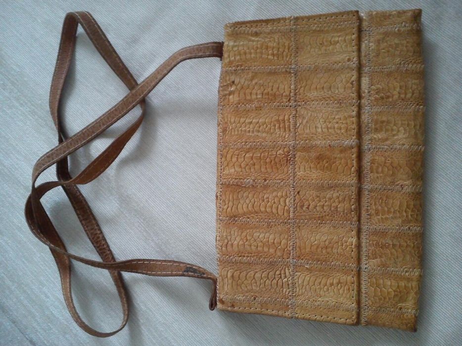 кожена дамска чантичка