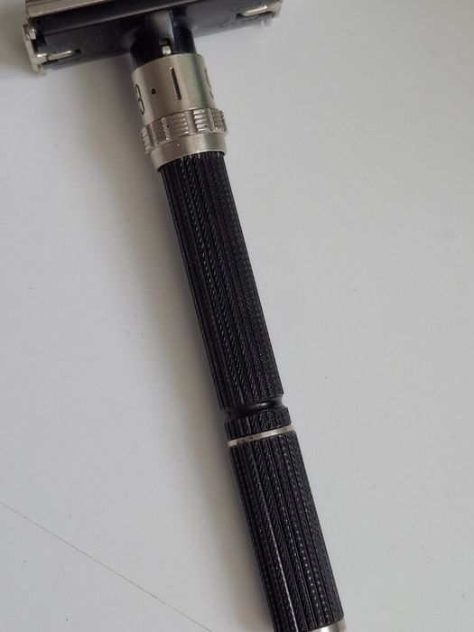 Aparat ras Gilette Black Beauty