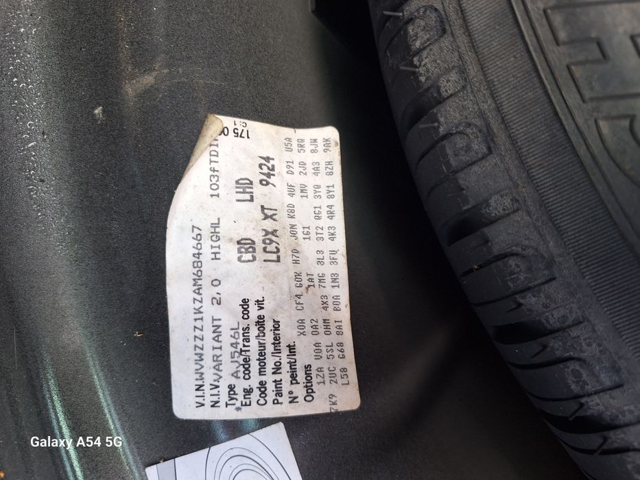 Dezmembrez VW Golf 6 break xenon 2.0 tdi cod culoare LC9X