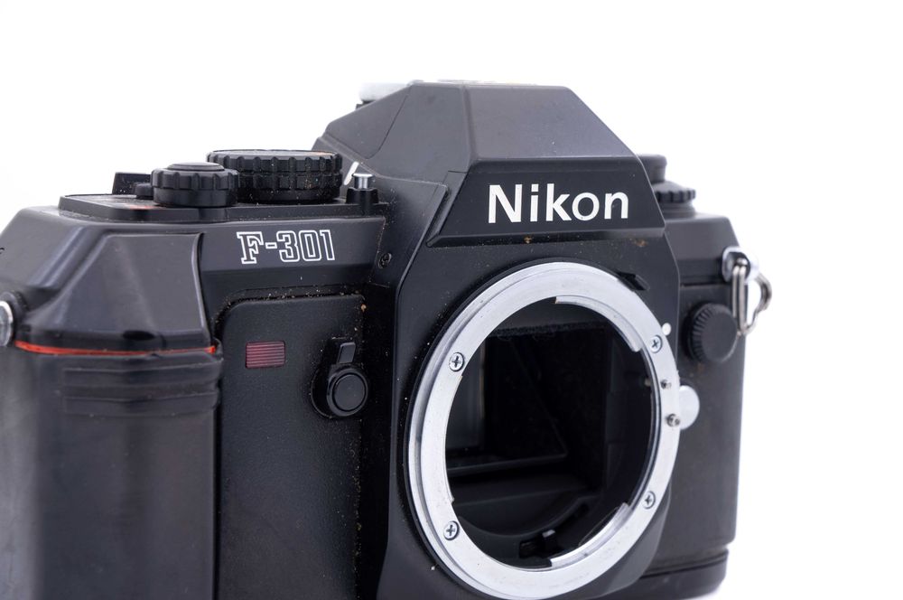 Aparat foto film Nikon F301