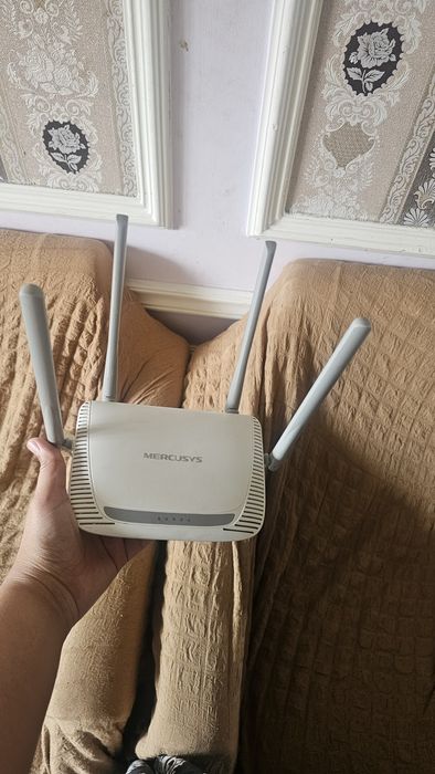 Wi-fi router sotiladi