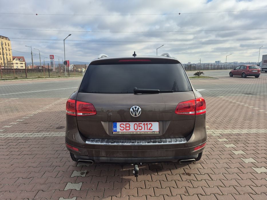 Vw Touareg 239cp casa 2011 Cash sau Rate