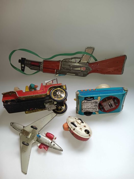 Lot jucarii vechi de colectie china, incomplete, din tabla, Comunism