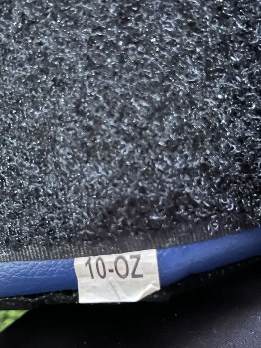 Продам боксёрские перчатки, шлем и боксёрки