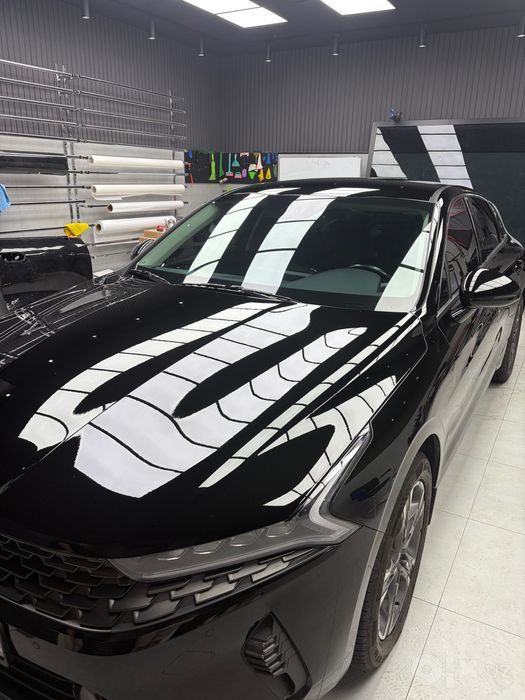 Kia K5 черная 2023 год