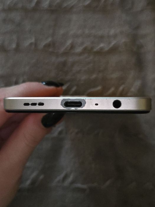 Продам телефон OPPO Reno7