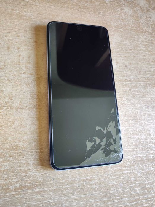 Motorola G84 fisurat