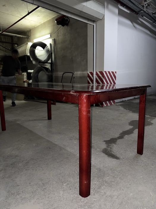 Стол для гостей