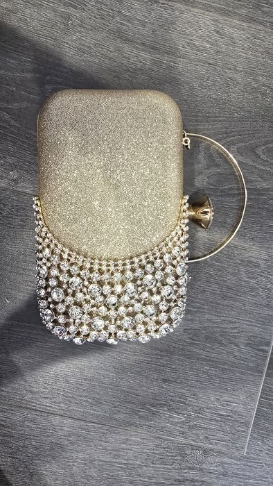 Чанта с камъни за повод!