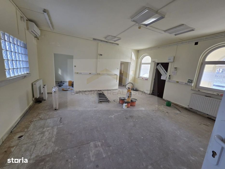 Clădiri de birouri de închiriat Sector 4 – 1.100 mp, vizibilitate stra