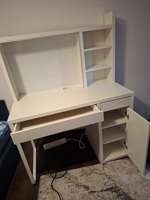 Vand birou ikea  in stare buna