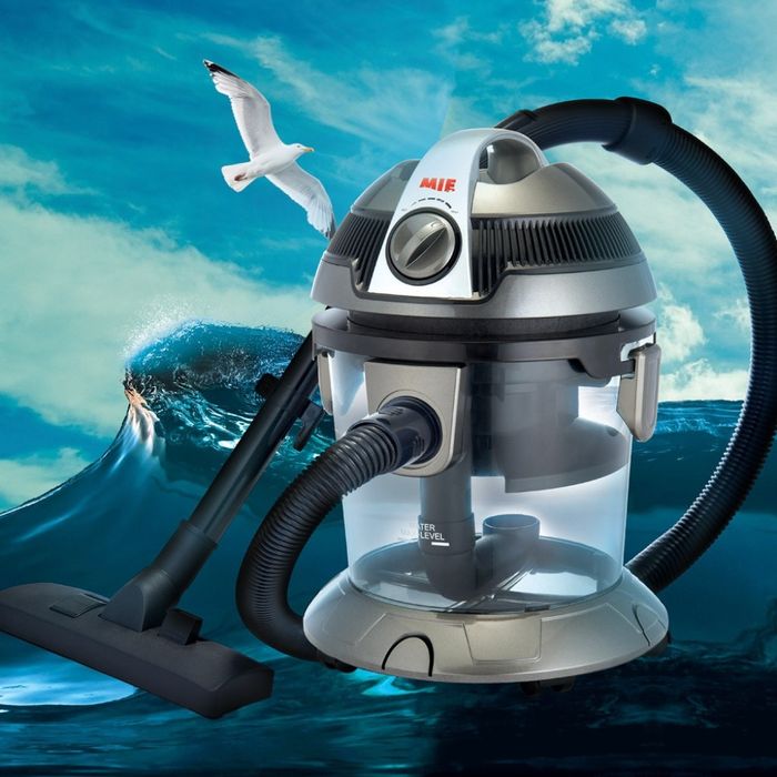 Прахосмукачка с воден филтър Voltz OV51001N, 800W-1000W, 10л., Червена