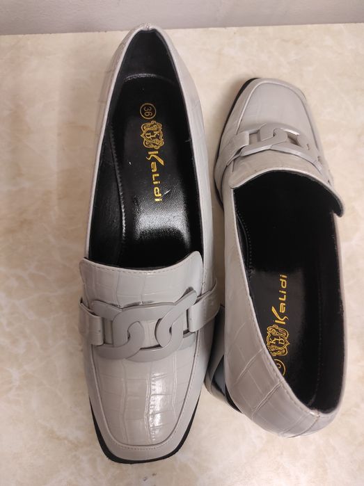 Ayollar tuflisi holati yangi.