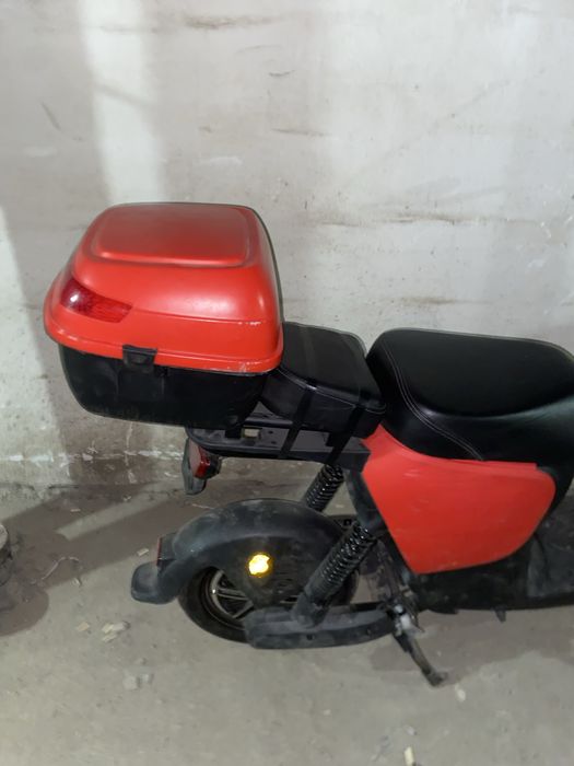 красный электро мопед