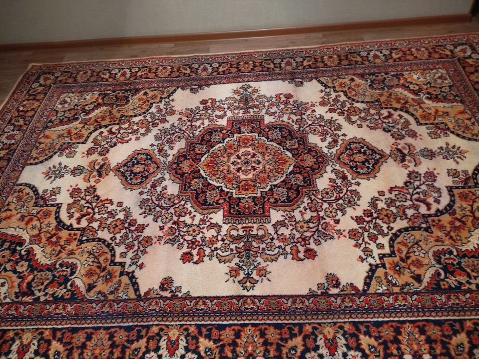 Продам ковёр бу в хорошем состоянии