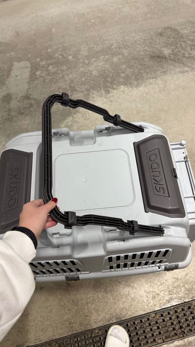 Cușca pentru transport confortabil animalelor de companie