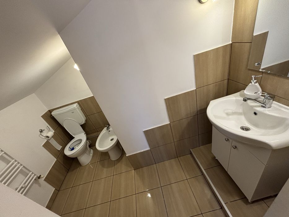 Particular inchiriez apartament 3 camere / duplex