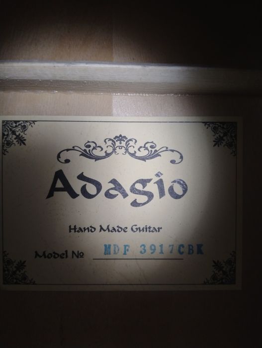 Акустическая 6-струнная гитара