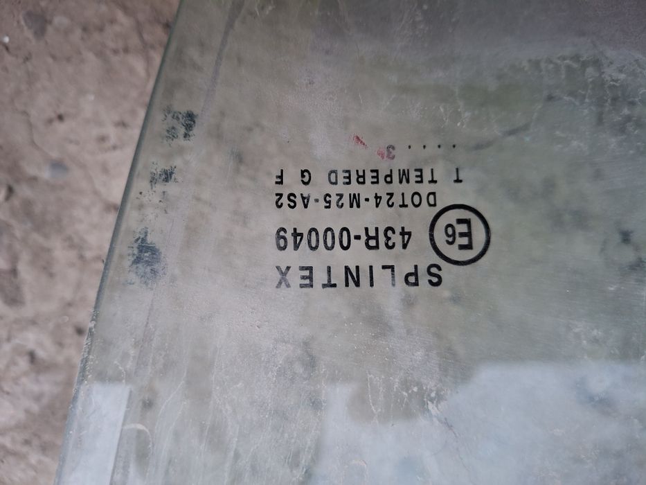 Опель  окно правое