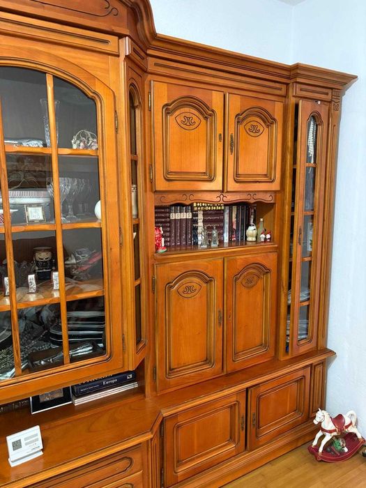 Mobila din lemn masiv de calitate premium