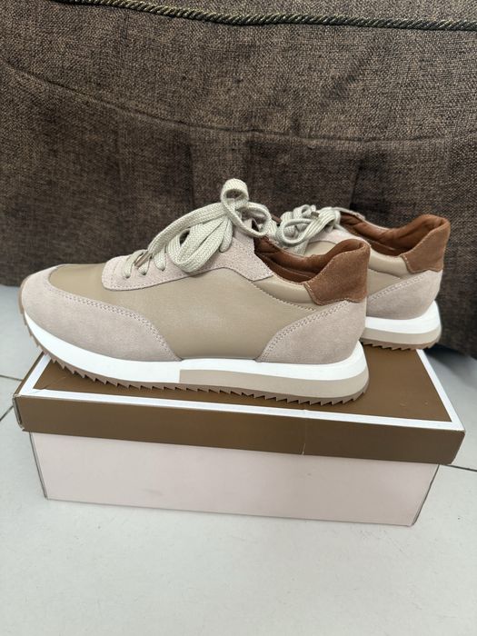 Продам кроссовки