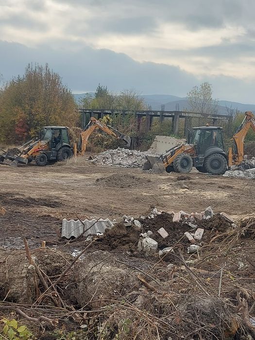 Inchiriere buldoexcavator