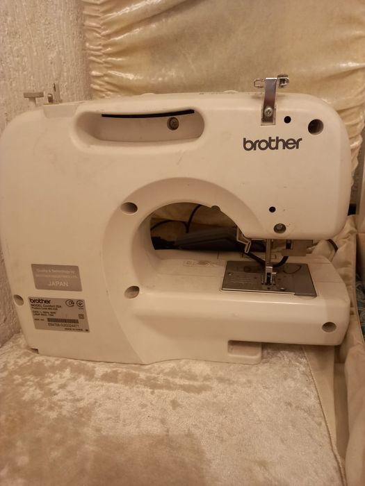Продам швейную машинку