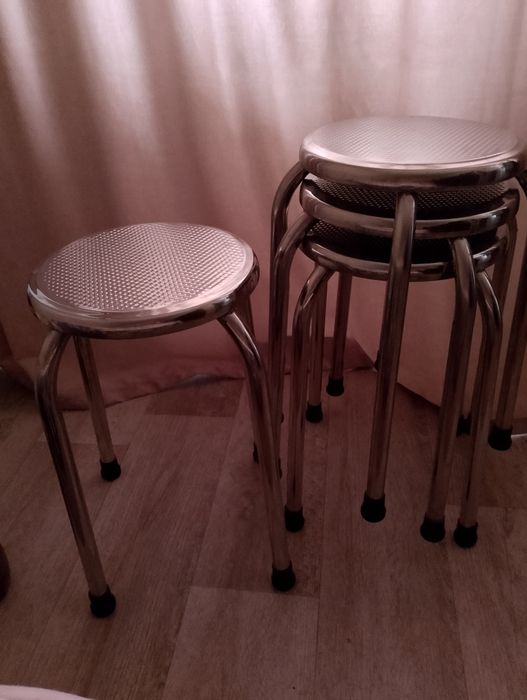 Продам стулья табуреты
