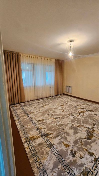 Продается квартира Яшнабад район Кадышева базар 1/8/9 Средний ремонт