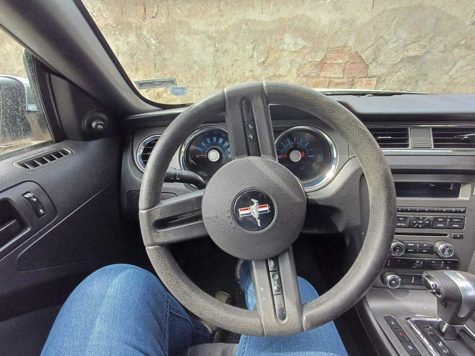 Продавам Форд Мустанг