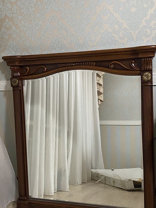 Зеркало красное дерево