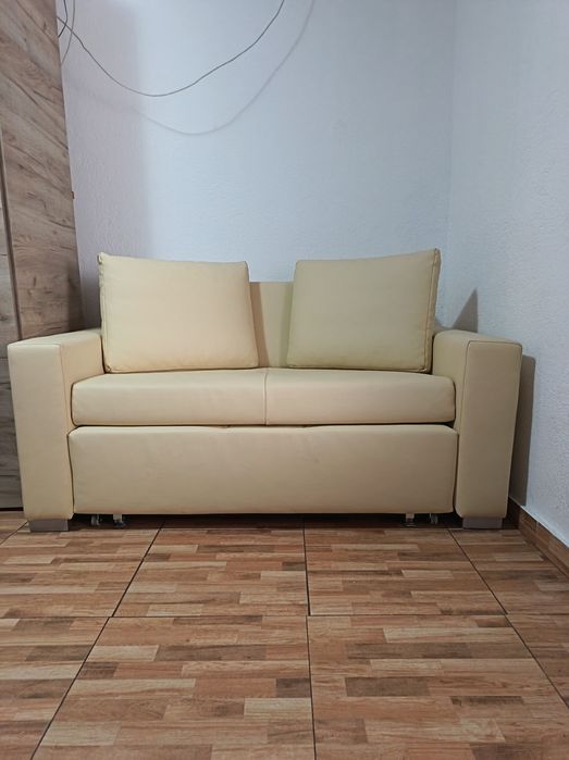 Canapea extensibila pentru 2 persoane