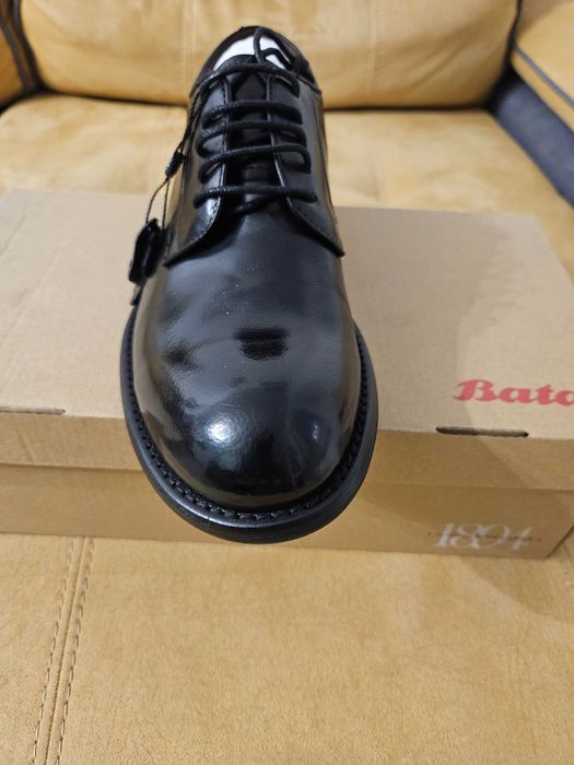 Спортно-елегантни кожени обувки Bata