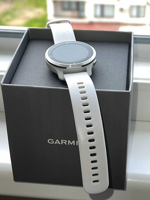 Часовник Garmin Venu 2s GPS Smartwatch