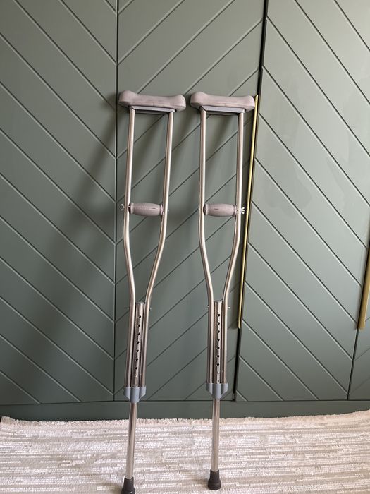 Продаю костыли почти новые