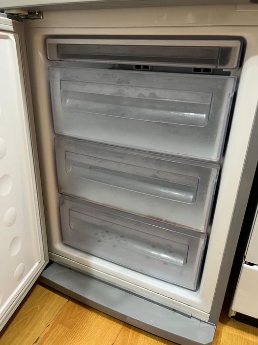 Продаётся холодильник  Самсунг.