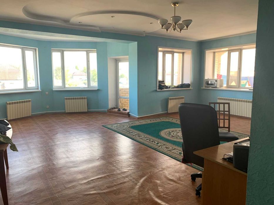 №Д0134.Продается отличный двухуровневый дом в соц. городе.