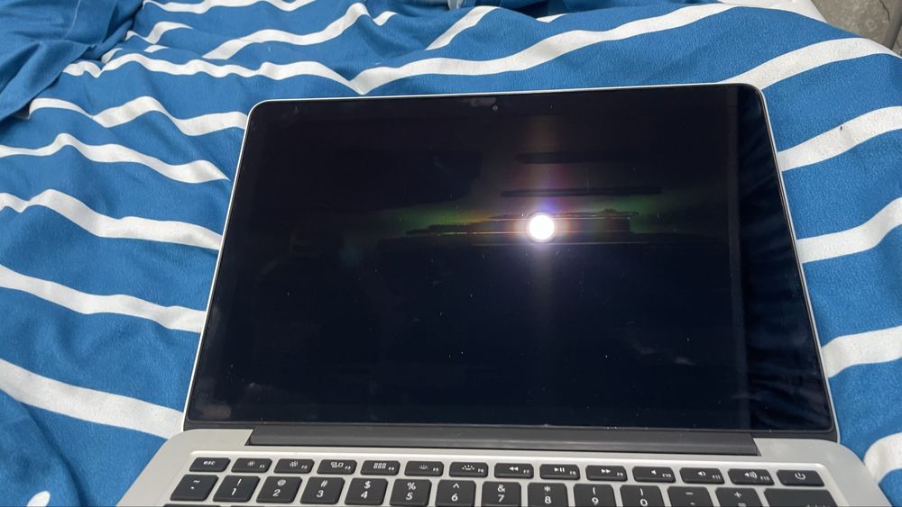 продам макбук на запчасти