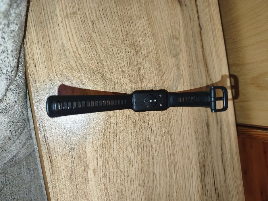 Продам фитнес браслет Huawei band 9